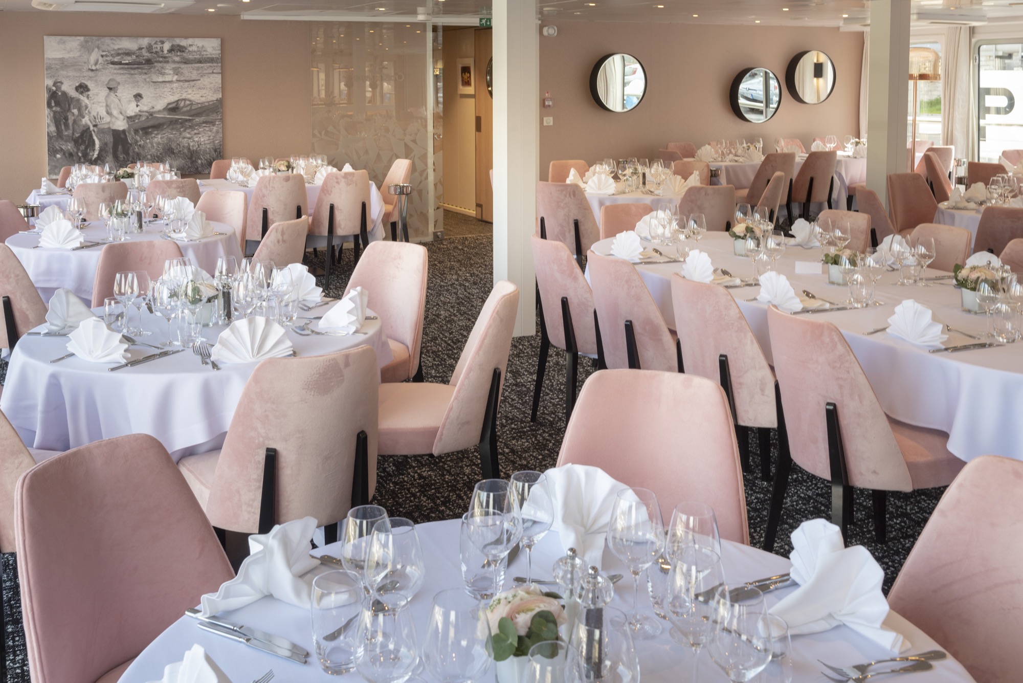 CroisiEurope MS Renoir Restaurant 3.jpg